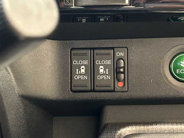 ホンダ ステップワゴン スパーダ ホンダセンシング 埼玉県 2020(令2)年 2.4万km プラチナホワイトパール ホンダセンシング　/純正フリップダウンモニター　/純正10インチナビ/　　CD/DVD/BT/フルセグ　/バックカメラ　/両側パワースライドドア　/レーダークルーズコントロール　/LEDオートライト　/純正16インチアルミホイール　/純正ETC2.0