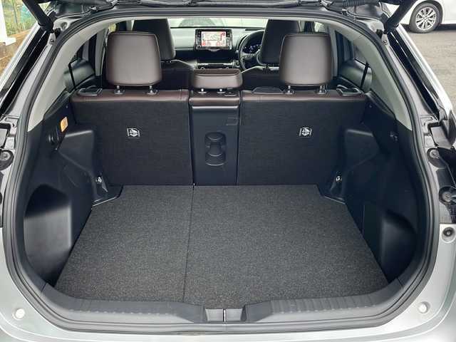 トヨタ ヤリスクロス Z 茨城県 2020(令2)年 3.3万km ブラックマイカ/シルバーメタリック 2トーン 純正9型ナビ/Bluetooth接続/フルセグTV/レーダー付きクルーズコントロール/パーキングアシスト/横滑り防止装置/レーン逸脱警報/衝突軽減システム/オートライト/オートマチックハイビーム/LEDヘッドライト/ブラインドスポットモニター/ドライブレコーダー前後/コーナーセンサー前後/ハーフレザーシート/パワーシート/シートヒーター/純正18インチアルミホイール/純正フロアマット/保証書/取扱説明書/記録簿/スマートキー