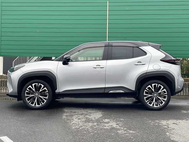 トヨタ ヤリスクロス Z 茨城県 2020(令2)年 3.3万km ブラックマイカ/シルバーメタリック 2トーン 純正9型ナビ/Bluetooth接続/フルセグTV/レーダー付きクルーズコントロール/パーキングアシスト/横滑り防止装置/レーン逸脱警報/衝突軽減システム/オートライト/オートマチックハイビーム/LEDヘッドライト/ブラインドスポットモニター/ドライブレコーダー前後/コーナーセンサー前後/ハーフレザーシート/パワーシート/シートヒーター/純正18インチアルミホイール/純正フロアマット/保証書/取扱説明書/記録簿/スマートキー