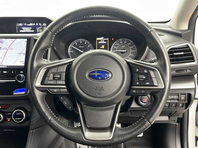 スバル インプレッサ スポーツ 2．0i－S アイサイト 道央・札幌 2017(平29)年 2.4万km クリスタルホワイトP ・4WD/・純正ナビ（CN-LR820P）/・BT/CD/DVD/AUX/フルセグTV/・バックカメラ/・アイサイト/・アダプティブクルーズコントロール/・レーンキープアシスト/・横滑り防止装置/・ブラインドスポットモニター/・アイドリングストップ/・パドルシフト/・ドアミラーヒーター/・前席パワーシート/・オートライト/・LEDヘッドライト/・ステアリング連動ヘッドランプ/・電動パーキングブレーキ/・ヒルアシストスタート/・ETC