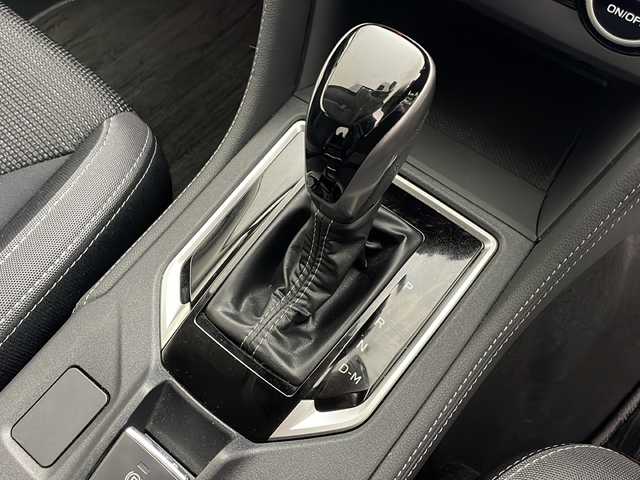 スバル インプレッサ スポーツ 2．0i－S アイサイト 道央・札幌 2017(平29)年 2.4万km クリスタルホワイトP ・4WD/・純正ナビ（CN-LR820P）/・BT/CD/DVD/AUX/フルセグTV/・バックカメラ/・アイサイト/・アダプティブクルーズコントロール/・レーンキープアシスト/・横滑り防止装置/・ブラインドスポットモニター/・アイドリングストップ/・パドルシフト/・ドアミラーヒーター/・前席パワーシート/・オートライト/・LEDヘッドライト/・ステアリング連動ヘッドランプ/・電動パーキングブレーキ/・ヒルアシストスタート/・ETC