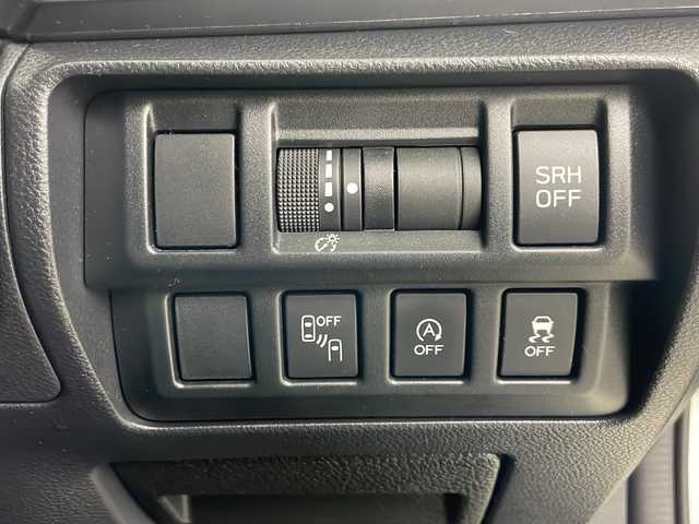 スバル インプレッサ スポーツ 2．0i－S アイサイト 道央・札幌 2017(平29)年 2.4万km クリスタルホワイトP ・4WD/・純正ナビ（CN-LR820P）/・BT/CD/DVD/AUX/フルセグTV/・バックカメラ/・アイサイト/・アダプティブクルーズコントロール/・レーンキープアシスト/・横滑り防止装置/・ブラインドスポットモニター/・アイドリングストップ/・パドルシフト/・ドアミラーヒーター/・前席パワーシート/・オートライト/・LEDヘッドライト/・ステアリング連動ヘッドランプ/・電動パーキングブレーキ/・ヒルアシストスタート/・ETC