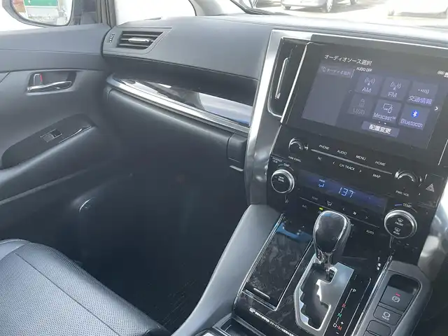 トヨタ アルファード S Cパッケージ 岡山県 2021(令3)年 3.4万km ホワイトパールクリスタルシャイン 純正ディスプレイオーディオ/フルセグTV、Bluetooth、AppleCarplay/AndroidAuto、AM、FM/CD、DVD再生デッキ/純正12インチフリップダウンモニター/両側パワースライドドア/ビルトインETC/パワーバックドア/バックカメラ/ドライブレコーダー/シートヒーター/エアシート/メモリーシート/パワーシート/トヨタセーフティセンス/・インテリジェントクリアランスソナー/・レーダークルーズコントロール/・プリクラッシュセーフティ/・レーントレーシングアシスト/・レーンディパーチャーアラート/・ロードサインアシスト