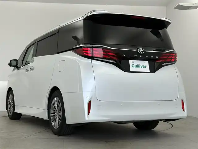 トヨタ アルファード Z 愛知県 2024(令6)年 3万km プラチナホワイトパールマイカ 左右独立ムーンルーフ/ユニバーサルステップ/13.2インチフリップダウンモニター/セーフティセンス/・プリクラッシュセーフティ/・レーントレーシングアシスト/・レーンディパーチャーアラート/・全車速追従機能付レーダークルーズコントロール/・アダクティブハイビームシステム/・ロードサインアシスト/・ドライバー異常時対応システム/・プロアクティブドライビングアシスト/・発進遅れ告知機能/BSM（ブラインドスポットモニター）/14インチディスプレイオーディオ/（ナビ／BT/USB/HDMI/フルセグTV）/ETC2.0/パノラミックビューモニター/デジタルインナーミラー/おくだけ充電/シートヒーター/シートベンチレーション/パワーシート（運転席メモリー機能付）前席／2列目/パワーサンシェード　2列目／3列目/パワーバックドア/プッシュスタート／スマートキー/純正フロアマット／ドアバイザー