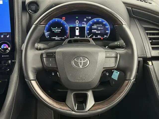 トヨタ アルファード Z 愛知県 2024(令6)年 3万km プラチナホワイトパールマイカ 左右独立ムーンルーフ/ユニバーサルステップ/13.2インチフリップダウンモニター/セーフティセンス/・プリクラッシュセーフティ/・レーントレーシングアシスト/・レーンディパーチャーアラート/・全車速追従機能付レーダークルーズコントロール/・アダクティブハイビームシステム/・ロードサインアシスト/・ドライバー異常時対応システム/・プロアクティブドライビングアシスト/・発進遅れ告知機能/BSM（ブラインドスポットモニター）/14インチディスプレイオーディオ/（ナビ／BT/USB/HDMI/フルセグTV）/ETC2.0/パノラミックビューモニター/デジタルインナーミラー/おくだけ充電/シートヒーター/シートベンチレーション/パワーシート（運転席メモリー機能付）前席／2列目/パワーサンシェード　2列目／3列目/パワーバックドア/プッシュスタート／スマートキー/純正フロアマット／ドアバイザー