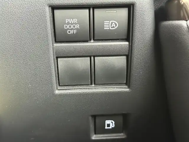 トヨタ アルファード Z 愛知県 2024(令6)年 3万km プラチナホワイトパールマイカ 左右独立ムーンルーフ/ユニバーサルステップ/13.2インチフリップダウンモニター/セーフティセンス/・プリクラッシュセーフティ/・レーントレーシングアシスト/・レーンディパーチャーアラート/・全車速追従機能付レーダークルーズコントロール/・アダクティブハイビームシステム/・ロードサインアシスト/・ドライバー異常時対応システム/・プロアクティブドライビングアシスト/・発進遅れ告知機能/BSM（ブラインドスポットモニター）/14インチディスプレイオーディオ/（ナビ／BT/USB/HDMI/フルセグTV）/ETC2.0/パノラミックビューモニター/デジタルインナーミラー/おくだけ充電/シートヒーター/シートベンチレーション/パワーシート（運転席メモリー機能付）前席／2列目/パワーサンシェード　2列目／3列目/パワーバックドア/プッシュスタート／スマートキー/純正フロアマット／ドアバイザー