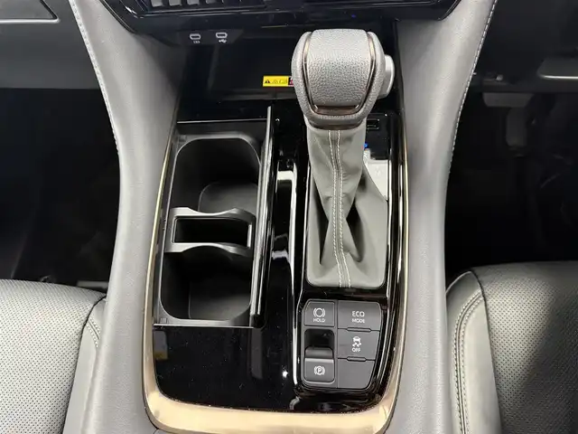 トヨタ アルファード Z 愛知県 2024(令6)年 3万km プラチナホワイトパールマイカ 左右独立ムーンルーフ/ユニバーサルステップ/13.2インチフリップダウンモニター/セーフティセンス/・プリクラッシュセーフティ/・レーントレーシングアシスト/・レーンディパーチャーアラート/・全車速追従機能付レーダークルーズコントロール/・アダクティブハイビームシステム/・ロードサインアシスト/・ドライバー異常時対応システム/・プロアクティブドライビングアシスト/・発進遅れ告知機能/BSM（ブラインドスポットモニター）/14インチディスプレイオーディオ/（ナビ／BT/USB/HDMI/フルセグTV）/ETC2.0/パノラミックビューモニター/デジタルインナーミラー/おくだけ充電/シートヒーター/シートベンチレーション/パワーシート（運転席メモリー機能付）前席／2列目/パワーサンシェード　2列目／3列目/パワーバックドア/プッシュスタート／スマートキー/純正フロアマット／ドアバイザー