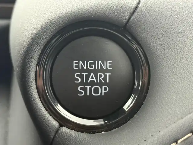 トヨタ アルファード Z 愛知県 2024(令6)年 3万km プラチナホワイトパールマイカ 左右独立ムーンルーフ/ユニバーサルステップ/13.2インチフリップダウンモニター/セーフティセンス/・プリクラッシュセーフティ/・レーントレーシングアシスト/・レーンディパーチャーアラート/・全車速追従機能付レーダークルーズコントロール/・アダクティブハイビームシステム/・ロードサインアシスト/・ドライバー異常時対応システム/・プロアクティブドライビングアシスト/・発進遅れ告知機能/BSM（ブラインドスポットモニター）/14インチディスプレイオーディオ/（ナビ／BT/USB/HDMI/フルセグTV）/ETC2.0/パノラミックビューモニター/デジタルインナーミラー/おくだけ充電/シートヒーター/シートベンチレーション/パワーシート（運転席メモリー機能付）前席／2列目/パワーサンシェード　2列目／3列目/パワーバックドア/プッシュスタート／スマートキー/純正フロアマット／ドアバイザー