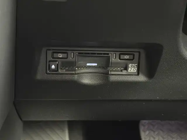 トヨタ アルファード Z 愛知県 2024(令6)年 3万km プラチナホワイトパールマイカ 左右独立ムーンルーフ/ユニバーサルステップ/13.2インチフリップダウンモニター/セーフティセンス/・プリクラッシュセーフティ/・レーントレーシングアシスト/・レーンディパーチャーアラート/・全車速追従機能付レーダークルーズコントロール/・アダクティブハイビームシステム/・ロードサインアシスト/・ドライバー異常時対応システム/・プロアクティブドライビングアシスト/・発進遅れ告知機能/BSM（ブラインドスポットモニター）/14インチディスプレイオーディオ/（ナビ／BT/USB/HDMI/フルセグTV）/ETC2.0/パノラミックビューモニター/デジタルインナーミラー/おくだけ充電/シートヒーター/シートベンチレーション/パワーシート（運転席メモリー機能付）前席／2列目/パワーサンシェード　2列目／3列目/パワーバックドア/プッシュスタート／スマートキー/純正フロアマット／ドアバイザー