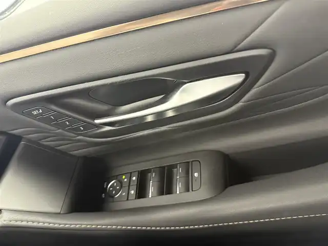 トヨタ アルファード Z 愛知県 2024(令6)年 3万km プラチナホワイトパールマイカ 左右独立ムーンルーフ/ユニバーサルステップ/13.2インチフリップダウンモニター/セーフティセンス/・プリクラッシュセーフティ/・レーントレーシングアシスト/・レーンディパーチャーアラート/・全車速追従機能付レーダークルーズコントロール/・アダクティブハイビームシステム/・ロードサインアシスト/・ドライバー異常時対応システム/・プロアクティブドライビングアシスト/・発進遅れ告知機能/BSM（ブラインドスポットモニター）/14インチディスプレイオーディオ/（ナビ／BT/USB/HDMI/フルセグTV）/ETC2.0/パノラミックビューモニター/デジタルインナーミラー/おくだけ充電/シートヒーター/シートベンチレーション/パワーシート（運転席メモリー機能付）前席／2列目/パワーサンシェード　2列目／3列目/パワーバックドア/プッシュスタート／スマートキー/純正フロアマット／ドアバイザー