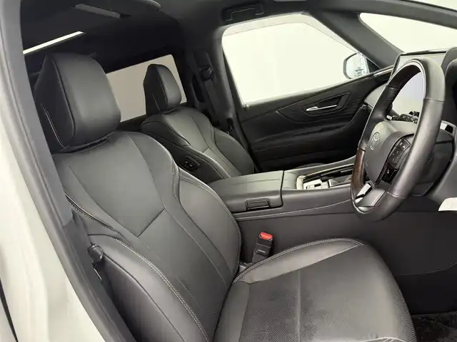 トヨタ アルファード Z 愛知県 2024(令6)年 3万km プラチナホワイトパールマイカ 左右独立ムーンルーフ/ユニバーサルステップ/13.2インチフリップダウンモニター/セーフティセンス/・プリクラッシュセーフティ/・レーントレーシングアシスト/・レーンディパーチャーアラート/・全車速追従機能付レーダークルーズコントロール/・アダクティブハイビームシステム/・ロードサインアシスト/・ドライバー異常時対応システム/・プロアクティブドライビングアシスト/・発進遅れ告知機能/BSM（ブラインドスポットモニター）/14インチディスプレイオーディオ/（ナビ／BT/USB/HDMI/フルセグTV）/ETC2.0/パノラミックビューモニター/デジタルインナーミラー/おくだけ充電/シートヒーター/シートベンチレーション/パワーシート（運転席メモリー機能付）前席／2列目/パワーサンシェード　2列目／3列目/パワーバックドア/プッシュスタート／スマートキー/純正フロアマット／ドアバイザー