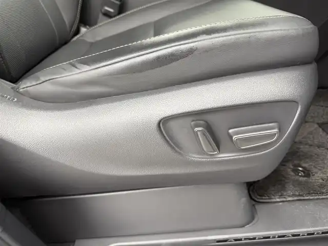 トヨタ アルファード Z 愛知県 2024(令6)年 3万km プラチナホワイトパールマイカ 左右独立ムーンルーフ/ユニバーサルステップ/13.2インチフリップダウンモニター/セーフティセンス/・プリクラッシュセーフティ/・レーントレーシングアシスト/・レーンディパーチャーアラート/・全車速追従機能付レーダークルーズコントロール/・アダクティブハイビームシステム/・ロードサインアシスト/・ドライバー異常時対応システム/・プロアクティブドライビングアシスト/・発進遅れ告知機能/BSM（ブラインドスポットモニター）/14インチディスプレイオーディオ/（ナビ／BT/USB/HDMI/フルセグTV）/ETC2.0/パノラミックビューモニター/デジタルインナーミラー/おくだけ充電/シートヒーター/シートベンチレーション/パワーシート（運転席メモリー機能付）前席／2列目/パワーサンシェード　2列目／3列目/パワーバックドア/プッシュスタート／スマートキー/純正フロアマット／ドアバイザー