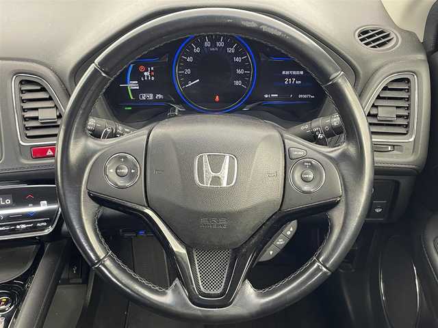 ホンダ ヴェゼル ハイブリッド Z 大分県 2016(平28)年 9.3万km ホワイトオーキッドパール 純正ナビ/シートヒーター/純正アルミホイル17インチ/純正フロアマット/ルーフレール/オートブレーキホールド/HDMI入力端子/USB入力端子/革巻ステアリング/ハーフレザー/スペアキー/バックカメラ