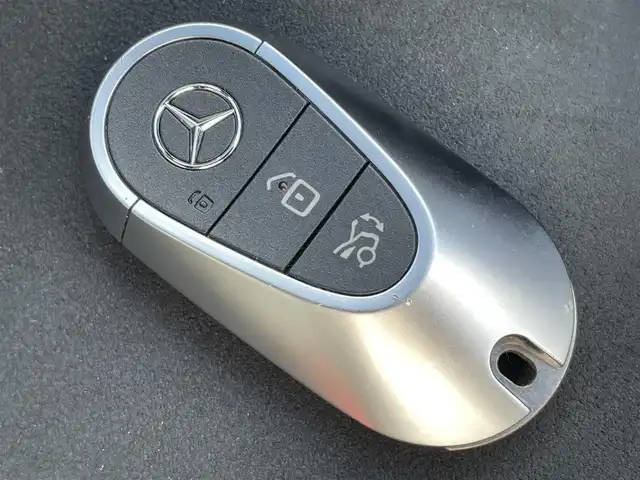 メルセデス・ベンツ Ｍ・ベンツ Ｃ２２０ｄ 岐阜県 2023(令5)年 2.1万km オブシディアンブラック 純正ナビ/【Bluetooth．AppleCarPlay．AM/FMラジオ．フルセグテレビ】/MBUX/11.9インチセンターディスプレイ/パノラミックスライディングルーフ/ハーフレザーシート/パーキングアシスト/全方位カメラ/クルーズコントロール追従走行有/アクティブブラインドスポットモニター/コーナーセンサー/アクティブステアリングアシスト/レーンチェンジアシスト/ヘッドアップディスプレイ/パワーシート・シートメモリ付/シートヒーター/パワーバックドア/ETC/ドライブレコーダー/純正アルミホイール/スペアキー/保証書/取扱説明書