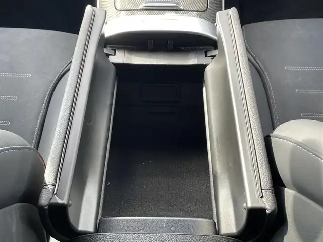 メルセデス・ベンツ Ｍ・ベンツ Ｃ２２０ｄ 岐阜県 2023(令5)年 2.1万km オブシディアンブラック 純正ナビ/【Bluetooth．AppleCarPlay．AM/FMラジオ．フルセグテレビ】/MBUX/11.9インチセンターディスプレイ/パノラミックスライディングルーフ/ハーフレザーシート/パーキングアシスト/全方位カメラ/クルーズコントロール追従走行有/アクティブブラインドスポットモニター/コーナーセンサー/アクティブステアリングアシスト/レーンチェンジアシスト/ヘッドアップディスプレイ/パワーシート・シートメモリ付/シートヒーター/パワーバックドア/ETC/ドライブレコーダー/純正アルミホイール/スペアキー/保証書/取扱説明書