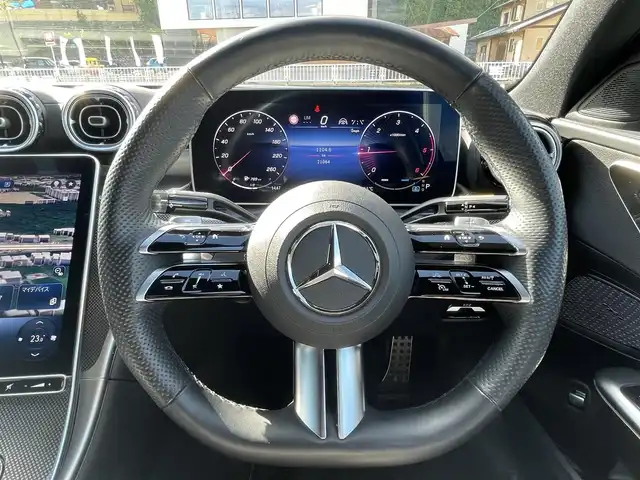 メルセデス・ベンツ Ｍ・ベンツ Ｃ２２０ｄ 岐阜県 2023(令5)年 2.1万km オブシディアンブラック 純正ナビ/【Bluetooth．AppleCarPlay．AM/FMラジオ．フルセグテレビ】/MBUX/11.9インチセンターディスプレイ/パノラミックスライディングルーフ/ハーフレザーシート/パーキングアシスト/全方位カメラ/クルーズコントロール追従走行有/アクティブブラインドスポットモニター/コーナーセンサー/アクティブステアリングアシスト/レーンチェンジアシスト/ヘッドアップディスプレイ/パワーシート・シートメモリ付/シートヒーター/パワーバックドア/ETC/ドライブレコーダー/純正アルミホイール/スペアキー/保証書/取扱説明書