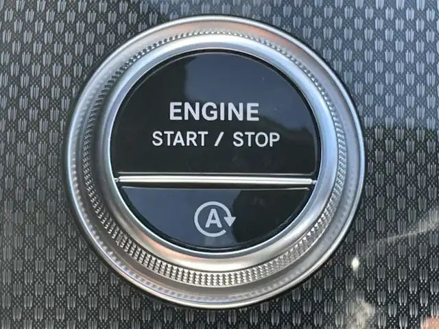 メルセデス・ベンツ Ｍ・ベンツ Ｃ２２０ｄ 岐阜県 2023(令5)年 2.1万km オブシディアンブラック 純正ナビ/【Bluetooth．AppleCarPlay．AM/FMラジオ．フルセグテレビ】/MBUX/11.9インチセンターディスプレイ/パノラミックスライディングルーフ/ハーフレザーシート/パーキングアシスト/全方位カメラ/クルーズコントロール追従走行有/アクティブブラインドスポットモニター/コーナーセンサー/アクティブステアリングアシスト/レーンチェンジアシスト/ヘッドアップディスプレイ/パワーシート・シートメモリ付/シートヒーター/パワーバックドア/ETC/ドライブレコーダー/純正アルミホイール/スペアキー/保証書/取扱説明書