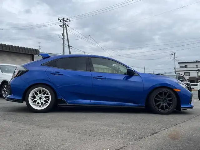ホンダ シビック ハッチバック ホンダセンシング 岩手県 2019(平31)年 12.7万km プレミアムクリスタルブルークリスタル HONDA SENSING/(CMBS・LKA・ACC・LKAS・オートハイビーム)/6速MT/純正ナビTV/D/Nシートヒーター/ワンオーナー/ブレーキホールド/純正OPテールゲートスポイラー/デポレーシングブーストメーター/SPOONシフトノブ/社外17インチアルミ/(フロント：5次元 INPERIO リア：クリムゾン リネアスポーツ)/ロッソモデオマフラー/ブラックエンブレム(メーカーOP)/USサイドマーカー/Raysホイールナット/ZERO1000 エアクリーナー/シエクル ブローオフジェット/灯火類LED交換済/RSR TI‐2000 ダウンサス/SPOONシートベルトカバー/タイヤ前輪サマー 後輪スタッドレス