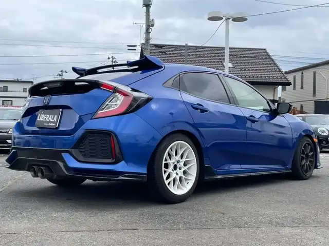 ホンダ シビック ハッチバック ホンダセンシング 岩手県 2019(平31)年 12.7万km プレミアムクリスタルブルークリスタル HONDA SENSING/(CMBS・LKA・ACC・LKAS・オートハイビーム)/6速MT/純正ナビTV/D/Nシートヒーター/ワンオーナー/ブレーキホールド/純正OPテールゲートスポイラー/デポレーシングブーストメーター/SPOONシフトノブ/社外17インチアルミ/(フロント：5次元 INPERIO リア：クリムゾン リネアスポーツ)/ロッソモデオマフラー/ブラックエンブレム(メーカーOP)/USサイドマーカー/Raysホイールナット/ZERO1000 エアクリーナー/シエクル ブローオフジェット/灯火類LED交換済/RSR TI‐2000 ダウンサス/SPOONシートベルトカバー/タイヤ前輪サマー 後輪スタッドレス