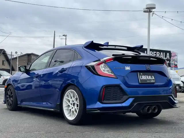 ホンダ シビック ハッチバック ホンダセンシング 岩手県 2019(平31)年 12.7万km プレミアムクリスタルブルークリスタル HONDA SENSING/(CMBS・LKA・ACC・LKAS・オートハイビーム)/6速MT/純正ナビTV/D/Nシートヒーター/ワンオーナー/ブレーキホールド/純正OPテールゲートスポイラー/デポレーシングブーストメーター/SPOONシフトノブ/社外17インチアルミ/(フロント：5次元 INPERIO リア：クリムゾン リネアスポーツ)/ロッソモデオマフラー/ブラックエンブレム(メーカーOP)/USサイドマーカー/Raysホイールナット/ZERO1000 エアクリーナー/シエクル ブローオフジェット/灯火類LED交換済/RSR TI‐2000 ダウンサス/SPOONシートベルトカバー/タイヤ前輪サマー 後輪スタッドレス