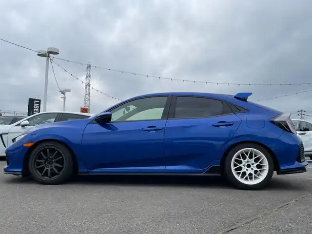 ホンダ シビック ハッチバック ホンダセンシング 岩手県 2019(平31)年 12.7万km プレミアムクリスタルブルークリスタル HONDA SENSING/(CMBS・LKA・ACC・LKAS・オートハイビーム)/6速MT/純正ナビTV/D/Nシートヒーター/ワンオーナー/ブレーキホールド/純正OPテールゲートスポイラー/デポレーシングブーストメーター/SPOONシフトノブ/社外17インチアルミ/(フロント：5次元 INPERIO リア：クリムゾン リネアスポーツ)/ロッソモデオマフラー/ブラックエンブレム(メーカーOP)/USサイドマーカー/Raysホイールナット/ZERO1000 エアクリーナー/シエクル ブローオフジェット/灯火類LED交換済/RSR TI‐2000 ダウンサス/SPOONシートベルトカバー/タイヤ前輪サマー 後輪スタッドレス
