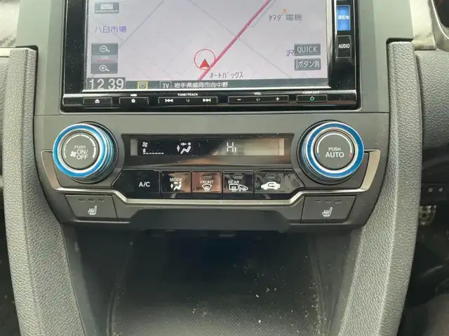 ホンダ シビック ハッチバック ホンダセンシング 岩手県 2019(平31)年 12.7万km プレミアムクリスタルブルークリスタル HONDA SENSING/(CMBS・LKA・ACC・LKAS・オートハイビーム)/6速MT/純正ナビTV/D/Nシートヒーター/ワンオーナー/ブレーキホールド/純正OPテールゲートスポイラー/デポレーシングブーストメーター/SPOONシフトノブ/社外17インチアルミ/(フロント：5次元 INPERIO リア：クリムゾン リネアスポーツ)/ロッソモデオマフラー/ブラックエンブレム(メーカーOP)/USサイドマーカー/Raysホイールナット/ZERO1000 エアクリーナー/シエクル ブローオフジェット/灯火類LED交換済/RSR TI‐2000 ダウンサス/SPOONシートベルトカバー/タイヤ前輪サマー 後輪スタッドレス