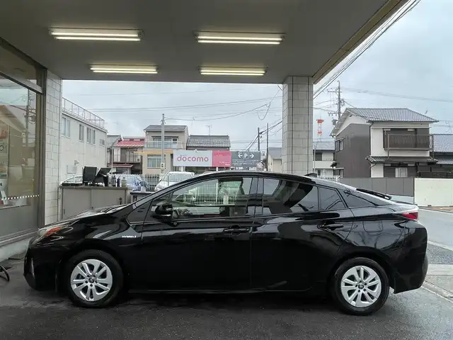 トヨタ プリウス S 愛知県 2016(平28)年 15.4万km アティチュードブラックマイカ /当店買取//社外8インチナビAVIC-RL05//地デジ/CD/DVD/USB/ Bluetooth/ipod//バックカメラ//PCS/LDA/TRC/レーダークルーズコントロール//ビルトインETC//革巻きステアリング//ISOFIX//LEDヘッド/AHB/Aライト//スマートキー