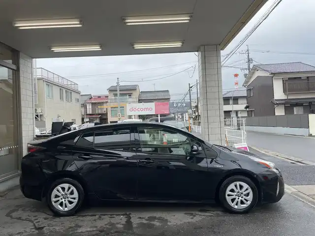 トヨタ プリウス S 愛知県 2016(平28)年 15.4万km アティチュードブラックマイカ /当店買取//社外8インチナビAVIC-RL05//地デジ/CD/DVD/USB/ Bluetooth/ipod//バックカメラ//PCS/LDA/TRC/レーダークルーズコントロール//ビルトインETC//革巻きステアリング//ISOFIX//LEDヘッド/AHB/Aライト//スマートキー