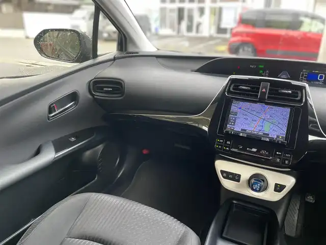 トヨタ プリウス S 愛知県 2016(平28)年 15.4万km アティチュードブラックマイカ /当店買取//社外8インチナビAVIC-RL05//地デジ/CD/DVD/USB/ Bluetooth/ipod//バックカメラ//PCS/LDA/TRC/レーダークルーズコントロール//ビルトインETC//革巻きステアリング//ISOFIX//LEDヘッド/AHB/Aライト//スマートキー