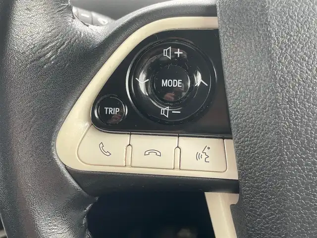 トヨタ プリウス S 愛知県 2016(平28)年 15.4万km アティチュードブラックマイカ /当店買取//社外8インチナビAVIC-RL05//地デジ/CD/DVD/USB/ Bluetooth/ipod//バックカメラ//PCS/LDA/TRC/レーダークルーズコントロール//ビルトインETC//革巻きステアリング//ISOFIX//LEDヘッド/AHB/Aライト//スマートキー