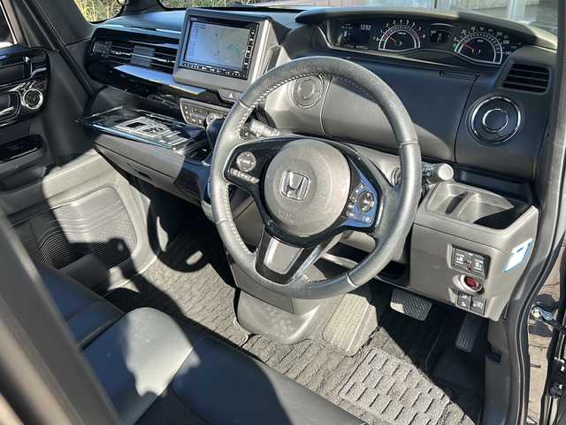 ホンダ Ｎ ＢＯＸ カスタム L ターボ 静岡県 2023(令5)年 3万km ミッドナイトブルービームM 【安全装備】/ホンダセンシング/アダプティブ・クルーズ・コントロール（ACC）/・作動車速域：約30km/hから100km/h間/車線維持支援システム（LKAS）/・作動車速：約65km/hから100km/h間/・ステアリング制御/衝突軽減ブレーキ（CMBS）/・歩行者検知機能/・作動車速：約80km/h未満時/・対向車車速：約30km/hから80km/h時/誤発進抑制機能（前進）/・ミリ波レーダー検知：作動車速10km/h未満/歩行者事故低減ステアリング/・作動車速10km/hから40km/h間/路外逸脱抑制機能/・作動車速：約60km/hから100km/h間/先行車発進お知らせ機能/標識認識機能/オートハイビーム/誤発進抑制機能（後進）・ソナー検知：作動車速10km/h未満 /【主要装備】/・純正ナビ　/・フルセグテレビ　/・前後ドライブレコーダー　/・両側パワースライドドア　/・パーキングセンサー　/・ＬＥＤヘッドライト　/・ＥＴＣ　/・ステアリングスイッチ　/・ハーフレザーシート　/・シートヒーター