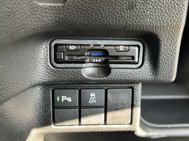 ホンダ Ｎ ＢＯＸ カスタム L ターボ 静岡県 2023(令5)年 3万km ミッドナイトブルービームM 【安全装備】/ホンダセンシング/アダプティブ・クルーズ・コントロール（ACC）/・作動車速域：約30km/hから100km/h間/車線維持支援システム（LKAS）/・作動車速：約65km/hから100km/h間/・ステアリング制御/衝突軽減ブレーキ（CMBS）/・歩行者検知機能/・作動車速：約80km/h未満時/・対向車車速：約30km/hから80km/h時/誤発進抑制機能（前進）/・ミリ波レーダー検知：作動車速10km/h未満/歩行者事故低減ステアリング/・作動車速10km/hから40km/h間/路外逸脱抑制機能/・作動車速：約60km/hから100km/h間/先行車発進お知らせ機能/標識認識機能/オートハイビーム/誤発進抑制機能（後進）・ソナー検知：作動車速10km/h未満 /【主要装備】/・純正ナビ　/・フルセグテレビ　/・前後ドライブレコーダー　/・両側パワースライドドア　/・パーキングセンサー　/・ＬＥＤヘッドライト　/・ＥＴＣ　/・ステアリングスイッチ　/・ハーフレザーシート　/・シートヒーター