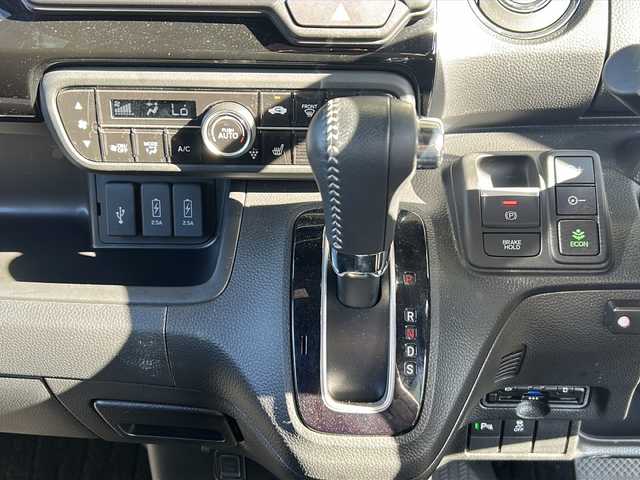 ホンダ Ｎ ＢＯＸ カスタム L ターボ 静岡県 2023(令5)年 3万km ミッドナイトブルービームM 【安全装備】/ホンダセンシング/アダプティブ・クルーズ・コントロール（ACC）/・作動車速域：約30km/hから100km/h間/車線維持支援システム（LKAS）/・作動車速：約65km/hから100km/h間/・ステアリング制御/衝突軽減ブレーキ（CMBS）/・歩行者検知機能/・作動車速：約80km/h未満時/・対向車車速：約30km/hから80km/h時/誤発進抑制機能（前進）/・ミリ波レーダー検知：作動車速10km/h未満/歩行者事故低減ステアリング/・作動車速10km/hから40km/h間/路外逸脱抑制機能/・作動車速：約60km/hから100km/h間/先行車発進お知らせ機能/標識認識機能/オートハイビーム/誤発進抑制機能（後進）・ソナー検知：作動車速10km/h未満 /【主要装備】/・純正ナビ　/・フルセグテレビ　/・前後ドライブレコーダー　/・両側パワースライドドア　/・パーキングセンサー　/・ＬＥＤヘッドライト　/・ＥＴＣ　/・ステアリングスイッチ　/・ハーフレザーシート　/・シートヒーター