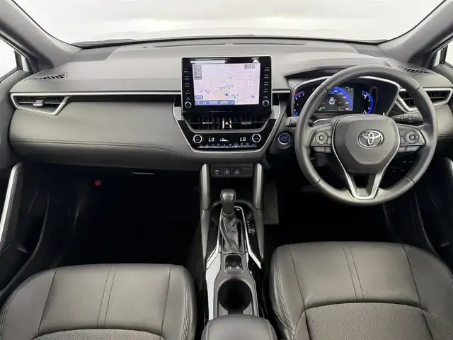 トヨタ カローラ クロス ハイブリッド Z 愛知県 2022(令4)年 6.3万km プラチナホワイトパールマイカ 純正ディスプレイオーディオナビ/全方位カメラ/トヨタセーフティセンス/パワーシート/ブラインドスポットモニター/シートヒーター/電動リアゲード/ETC/ハーフレザー/ルーフレール/コーナーセンサー/オートライト/AC100V/純正LEDライト/ステアリングスイッチ/本革巻きステアリング/電動格納ミラー/電子パーキング/オートライト