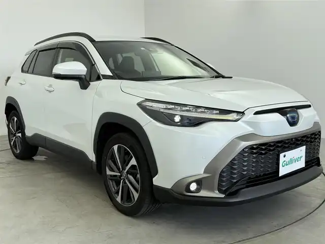 トヨタ カローラ クロス ハイブリッド Z 愛知県 2022(令4)年 6.3万km プラチナホワイトパールマイカ 純正ディスプレイオーディオナビ/全方位カメラ/トヨタセーフティセンス/パワーシート/ブラインドスポットモニター/シートヒーター/電動リアゲード/ETC/ハーフレザー/ルーフレール/コーナーセンサー/オートライト/AC100V/純正LEDライト/ステアリングスイッチ/本革巻きステアリング/電動格納ミラー/電子パーキング/オートライト