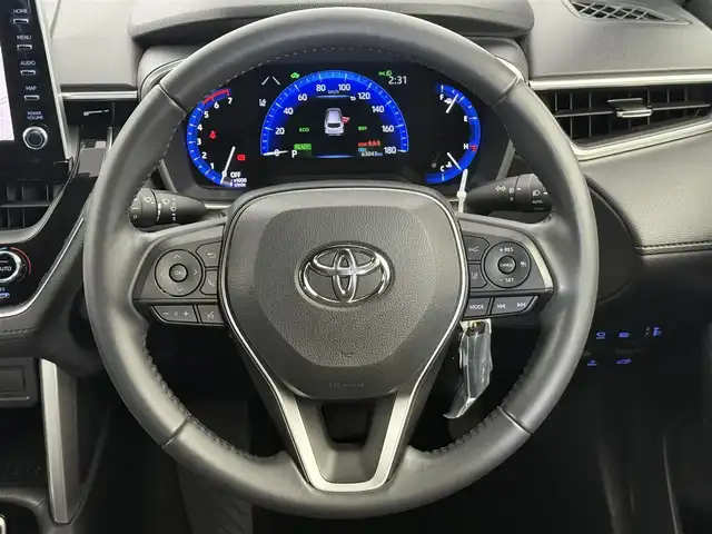 トヨタ カローラ クロス ハイブリッド Z 愛知県 2022(令4)年 6.3万km プラチナホワイトパールマイカ 純正ディスプレイオーディオナビ/全方位カメラ/トヨタセーフティセンス/パワーシート/ブラインドスポットモニター/シートヒーター/電動リアゲード/ETC/ハーフレザー/ルーフレール/コーナーセンサー/オートライト/AC100V/純正LEDライト/ステアリングスイッチ/本革巻きステアリング/電動格納ミラー/電子パーキング/オートライト