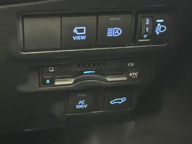 トヨタ カローラ クロス ハイブリッド Z 愛知県 2022(令4)年 6.3万km プラチナホワイトパールマイカ 純正ディスプレイオーディオナビ/全方位カメラ/トヨタセーフティセンス/パワーシート/ブラインドスポットモニター/シートヒーター/電動リアゲード/ETC/ハーフレザー/ルーフレール/コーナーセンサー/オートライト/AC100V/純正LEDライト/ステアリングスイッチ/本革巻きステアリング/電動格納ミラー/電子パーキング/オートライト