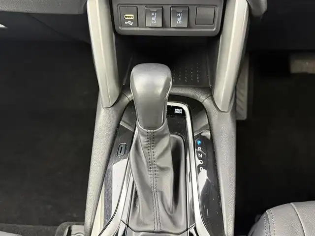 トヨタ カローラ クロス ハイブリッド Z 愛知県 2022(令4)年 6.3万km プラチナホワイトパールマイカ 純正ディスプレイオーディオナビ/全方位カメラ/トヨタセーフティセンス/パワーシート/ブラインドスポットモニター/シートヒーター/電動リアゲード/ETC/ハーフレザー/ルーフレール/コーナーセンサー/オートライト/AC100V/純正LEDライト/ステアリングスイッチ/本革巻きステアリング/電動格納ミラー/電子パーキング/オートライト