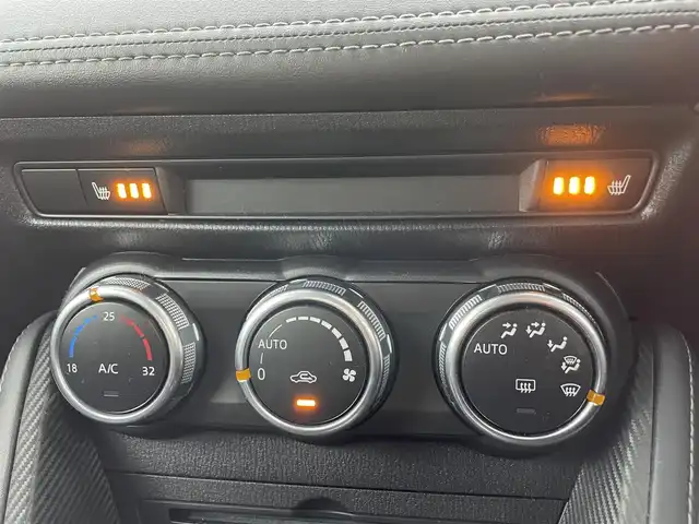 マツダ デミオ 15Sツーリング 熊本県 2018(平30)年 3.8万km ソウルレッドクリスタルM 純正ナビ（ＣＤ・ＤＶＤ・フルセグ・ＢＴ・ＡＵＸ・ＵＳＢ）/全周囲カメラ　/前後ドライブレコーダー　/ＥＴＣ　/前席シートヒーター　/前後クリアランスソナー　/衝突軽減ブレーキ　/レーンキープアシスト　/横滑り防止/ブラインドスポットモニター/純正フロアマット/純正１５インチAW/オートライト/LEDヘッドライト/スマートキー/プッシュスタート/保証書/取扱説明書