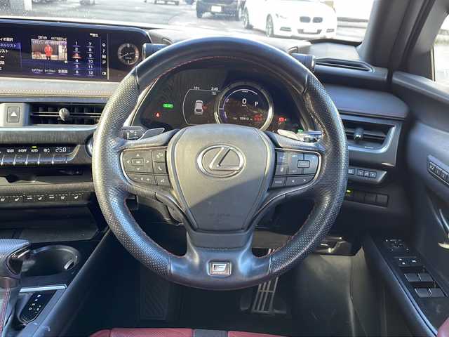 レクサス ＵＸ 250h Fスポーツ 秋田県 2019(平31)年 7.1万km ホワイトノーヴァガラスフレーク 純正ナビ/・フルセグテレビ/・ＣＤ、ＤＶＤ、ＳＤ/・ＵＳＢ/・ＢＴ/・Ｍｉｒａｃａｓｔ/・ラジオ/前席シートヒーター、ベンチレーション/前席パワーシート/電動リアゲート/パドルシフト/ステアリングスイッチ/クルーズコントロール/電動格納ミラー/オールオートウィンドウ/走行モード切替機能/横滑り防止装置/車線逸脱警報装置/衝突軽減装置/社外AW組冬タイヤ積載