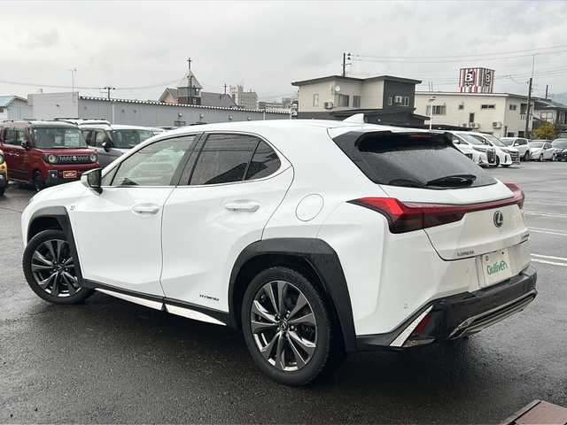レクサス ＵＸ 250h Fスポーツ 秋田県 2019(平31)年 7.1万km ホワイトノーヴァガラスフレーク 純正ナビ/・フルセグテレビ/・ＣＤ、ＤＶＤ、ＳＤ/・ＵＳＢ/・ＢＴ/・Ｍｉｒａｃａｓｔ/・ラジオ/前席シートヒーター、ベンチレーション/前席パワーシート/電動リアゲート/パドルシフト/ステアリングスイッチ/クルーズコントロール/電動格納ミラー/オールオートウィンドウ/走行モード切替機能/横滑り防止装置/車線逸脱警報装置/衝突軽減装置/社外AW組冬タイヤ積載