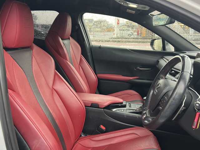 レクサス ＵＸ 250h Fスポーツ 秋田県 2019(平31)年 7.1万km ホワイトノーヴァガラスフレーク 純正ナビ/・フルセグテレビ/・ＣＤ、ＤＶＤ、ＳＤ/・ＵＳＢ/・ＢＴ/・Ｍｉｒａｃａｓｔ/・ラジオ/前席シートヒーター、ベンチレーション/前席パワーシート/電動リアゲート/パドルシフト/ステアリングスイッチ/クルーズコントロール/電動格納ミラー/オールオートウィンドウ/走行モード切替機能/横滑り防止装置/車線逸脱警報装置/衝突軽減装置/社外AW組冬タイヤ積載