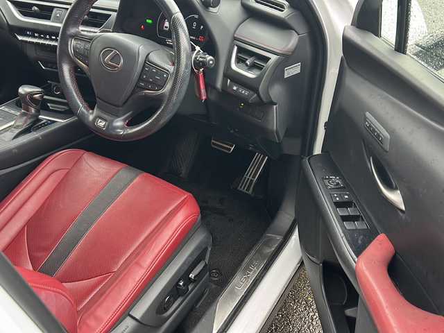 レクサス ＵＸ 250h Fスポーツ 秋田県 2019(平31)年 7.1万km ホワイトノーヴァガラスフレーク 純正ナビ/・フルセグテレビ/・ＣＤ、ＤＶＤ、ＳＤ/・ＵＳＢ/・ＢＴ/・Ｍｉｒａｃａｓｔ/・ラジオ/前席シートヒーター、ベンチレーション/前席パワーシート/電動リアゲート/パドルシフト/ステアリングスイッチ/クルーズコントロール/電動格納ミラー/オールオートウィンドウ/走行モード切替機能/横滑り防止装置/車線逸脱警報装置/衝突軽減装置/社外AW組冬タイヤ積載