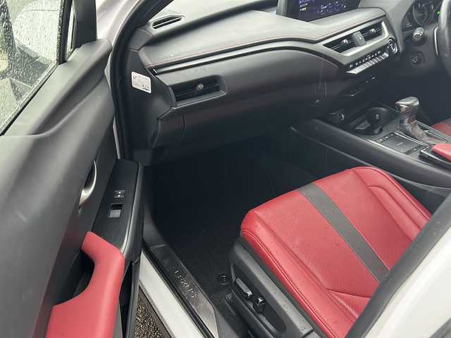 レクサス ＵＸ 250h Fスポーツ 秋田県 2019(平31)年 7.1万km ホワイトノーヴァガラスフレーク 純正ナビ/・フルセグテレビ/・ＣＤ、ＤＶＤ、ＳＤ/・ＵＳＢ/・ＢＴ/・Ｍｉｒａｃａｓｔ/・ラジオ/前席シートヒーター、ベンチレーション/前席パワーシート/電動リアゲート/パドルシフト/ステアリングスイッチ/クルーズコントロール/電動格納ミラー/オールオートウィンドウ/走行モード切替機能/横滑り防止装置/車線逸脱警報装置/衝突軽減装置/社外AW組冬タイヤ積載