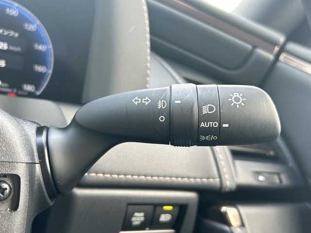 トヨタ アルファード Z 愛知県 2024(令6)年 1.4万km ブラック ・禁煙車/・ワンオーナー/・１４インチHDディスプレイ/・ナビ付き/フルセグTV/・左右独立ムーンルーフ/・黒革シート/・デジタルインナーミラー/・ビルトインETC2.0/・パノラミックビュー/・前後ドライブレコーダー/・トヨタセーフティセンス/・両側パワスラ/・パワーバックドア/・クリアランスソナー/・LEDオートライト/・ステアヒーター/・ステアスイッチ/・純正１８インチアルミ/・BSM/RCTA/PKSB/・前席ヒーター/ベンチレーション/・電動格納ミラーウインカー/・置くだけ充電/・純正フロアマット/・スペアタイヤ/・新車保証書/取扱説明書/・スペアキー