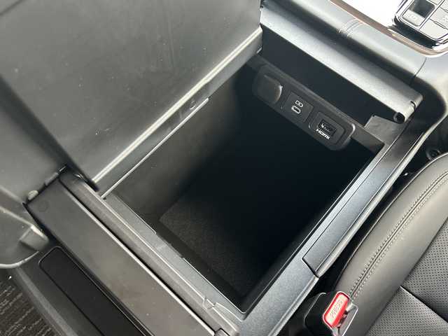 トヨタ アルファード Z 愛知県 2024(令6)年 1.4万km ブラック ・禁煙車/・ワンオーナー/・１４インチHDディスプレイ/・ナビ付き/フルセグTV/・左右独立ムーンルーフ/・黒革シート/・デジタルインナーミラー/・ビルトインETC2.0/・パノラミックビュー/・前後ドライブレコーダー/・トヨタセーフティセンス/・両側パワスラ/・パワーバックドア/・クリアランスソナー/・LEDオートライト/・ステアヒーター/・ステアスイッチ/・純正１８インチアルミ/・BSM/RCTA/PKSB/・前席ヒーター/ベンチレーション/・電動格納ミラーウインカー/・置くだけ充電/・純正フロアマット/・スペアタイヤ/・新車保証書/取扱説明書/・スペアキー