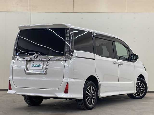 トヨタ ヴォクシー ZS 道央・札幌 2015(平27)年 17.1万km ホワイトパールクリスタルシャイン /4WD//社外ナビ/（AM/FM/TV/BT）//スペアキー//純正エンジンスターター//オートライト//フォグライト//ステアリングリモコン//プッシュスタート//バックカメラ//ETC//寒冷地仕様//ワイパーデアイサー//サンルーフ//サンシェード//純正フロアマット//ドアバイザー//純正16インチAW//冬タイヤ社外AWセット積込