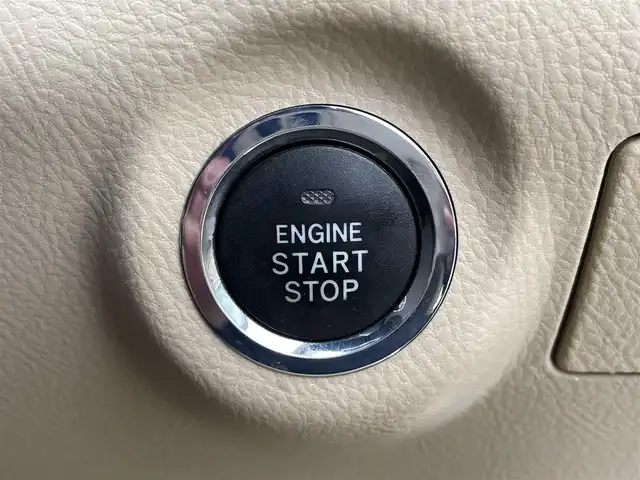 トヨタ クラウン ロイヤル RエクストラiFourQプレミア 青森県 2007(平19)年 7.4万km ホワイトパールクリスタルシャイン 4WD/純正HDDナビ/・フルセグTV/Am/FM/CD/MD/フォグランプ/コーナーセンサー/パワーシートD/N/純正フロアマット/クルーズコントロール/パーキングアシスト/横滑り防止機能/カーテンエアバッグ/AFS/オートライト/スペアキー/保証書/取扱説明書