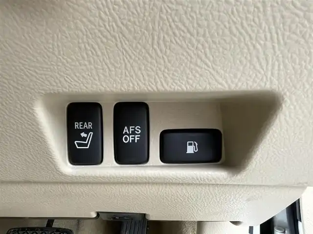 トヨタ クラウン ロイヤル RエクストラiFourQプレミア 青森県 2007(平19)年 7.4万km ホワイトパールクリスタルシャイン 4WD/純正HDDナビ/・フルセグTV/Am/FM/CD/MD/フォグランプ/コーナーセンサー/パワーシートD/N/純正フロアマット/クルーズコントロール/パーキングアシスト/横滑り防止機能/カーテンエアバッグ/AFS/オートライト/スペアキー/保証書/取扱説明書