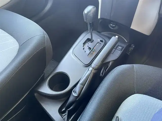 トヨタ ｉＱ 130G 和歌山県 2013(平25)年 8.1万km グレイッシュブルーメタリック 純正ナビ（FM/AM/CD/ワンセグTV/Bluetooth）/1300cc/車長300cm/フォグランプ/ETC/プッシュスタート/オートエアコン/ECOMODE/スペアキー/純正フロアマット/保証書/取扱説明書